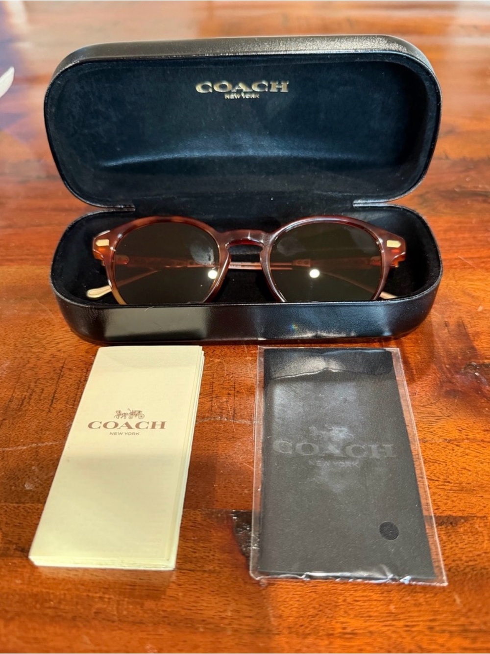 COACH Round Sunglasses/ Black Coach Case ~ Tortoise Shell/Gold Hardware New Cond